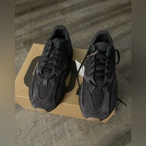 BRAND NEW Yeezy 700